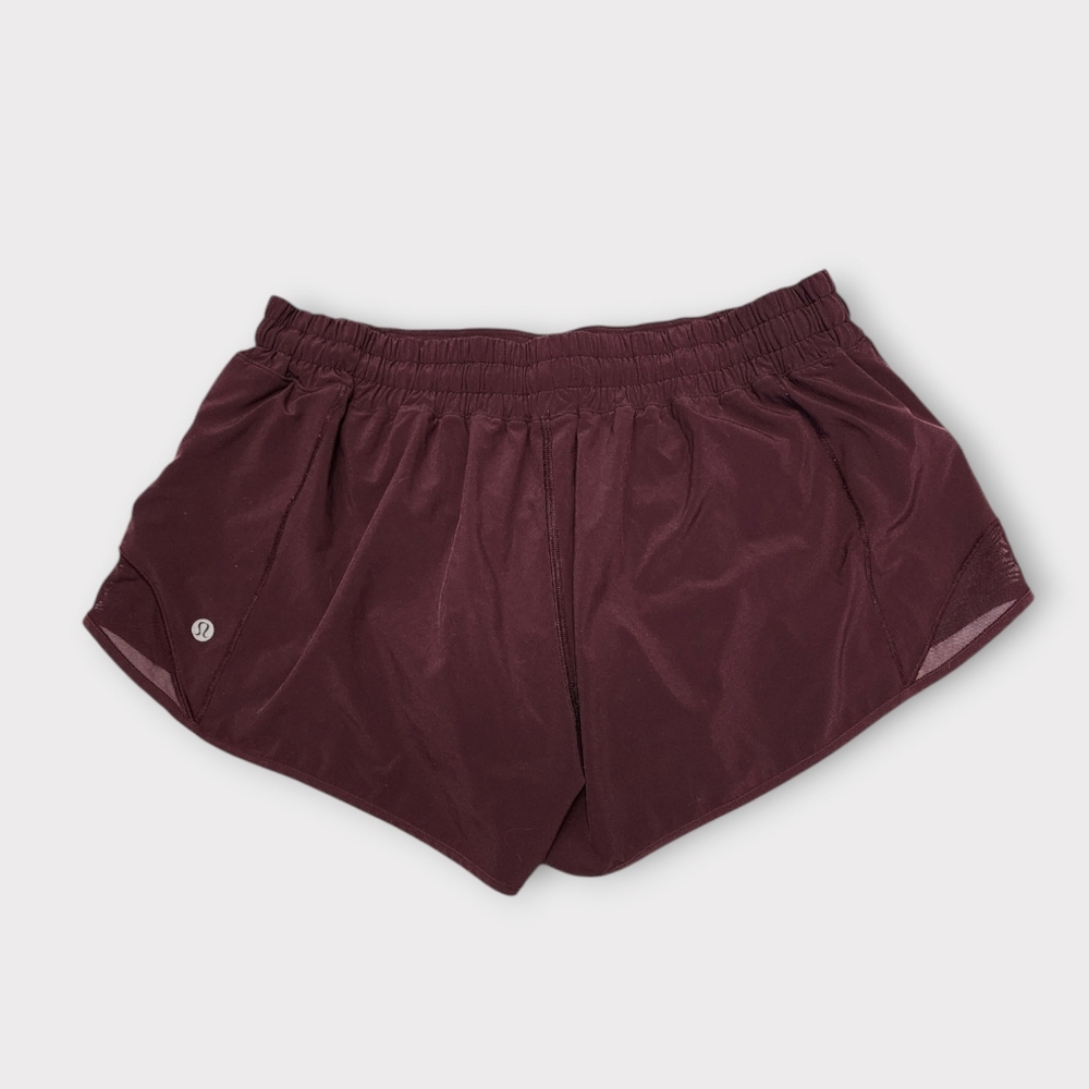 Size 12 - Lululemon Hotty Hot Short II *2.5"